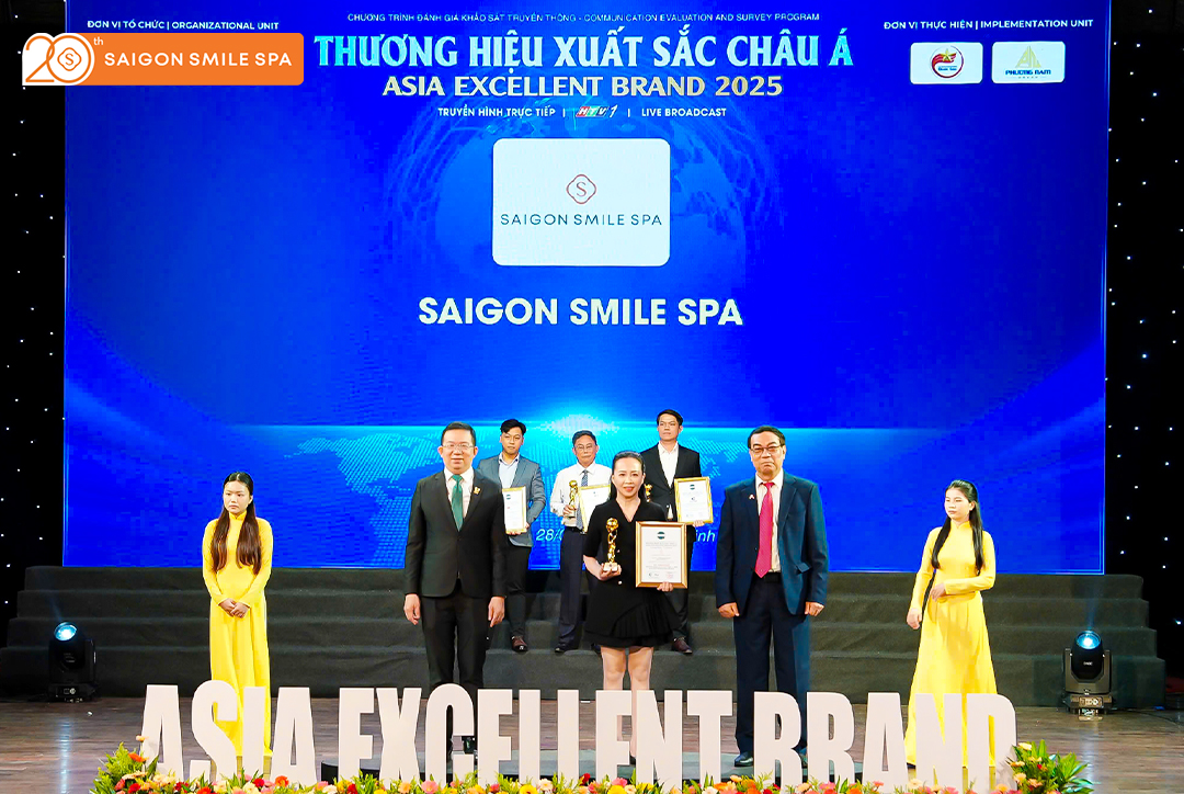 Ngay trong dịp kỷ niệm 20 năm thành lập, Saigon Smile Medical vinh dự được xướng tên trong Top 10 Thương hiệu Xuất sắc Châu Á – một dấu mốc đáng tự hào, khẳng định vị thế tiên phong của thương hiệu Việt trong ngành thẩm mỹ công nghệ cao.
