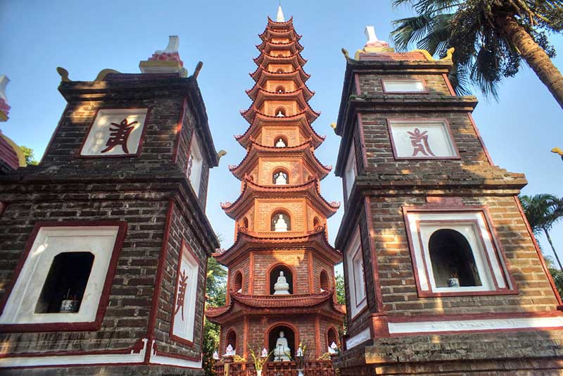 Chùa Trấn Quốc là một trong những ngôi chùa ở Hà Nội mà bạn nên tới ít nhất một lần trong đời
