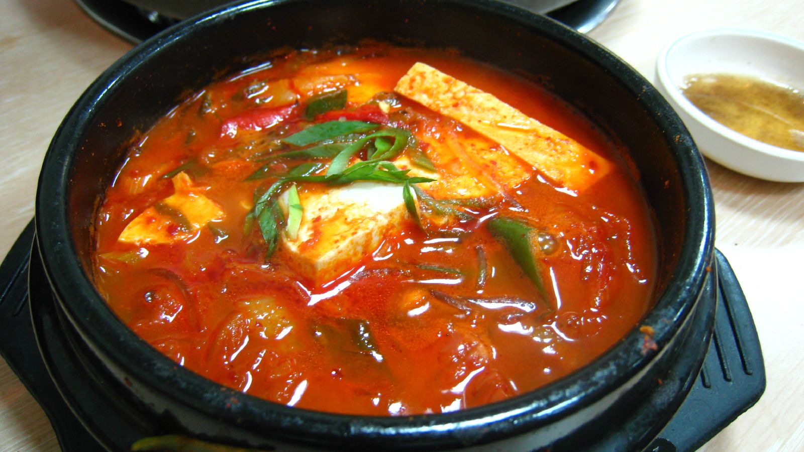 Canh kim chi cũng một món ngon phổ biến của người của người Hàn
