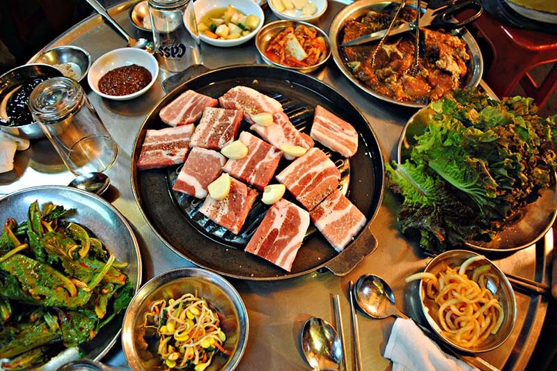 Các món ăn được chia làm hai loại chính là “eumyangohaeng” và “yaksikdongwon”