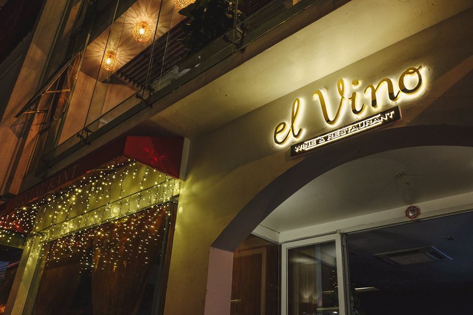 EI Vino là nhà hàng Pháp có lịch sử lâu đời. Và luôn nằm trong danh sách những nhà hàng có view Hồ Tây đẹp