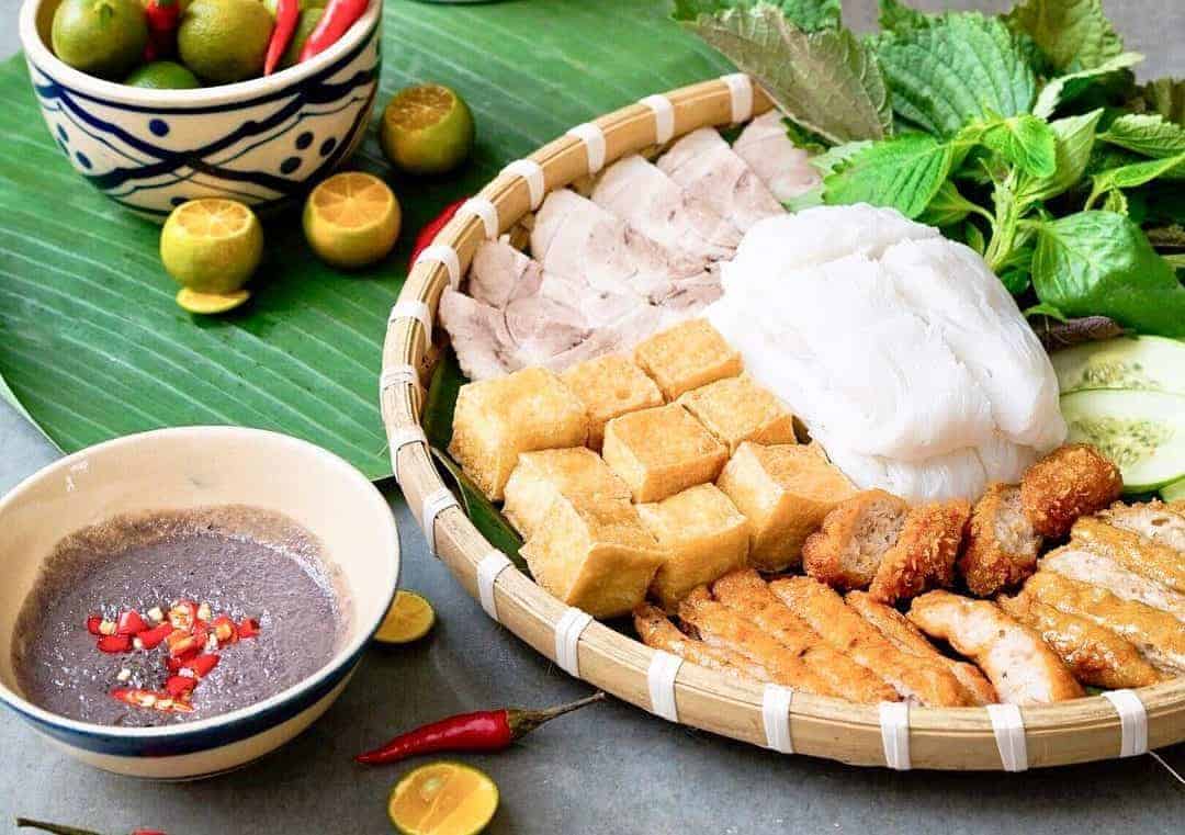 bún đậu mắm tôm còn là một món ngon ở Hà Nội được nhiều người yêu thích