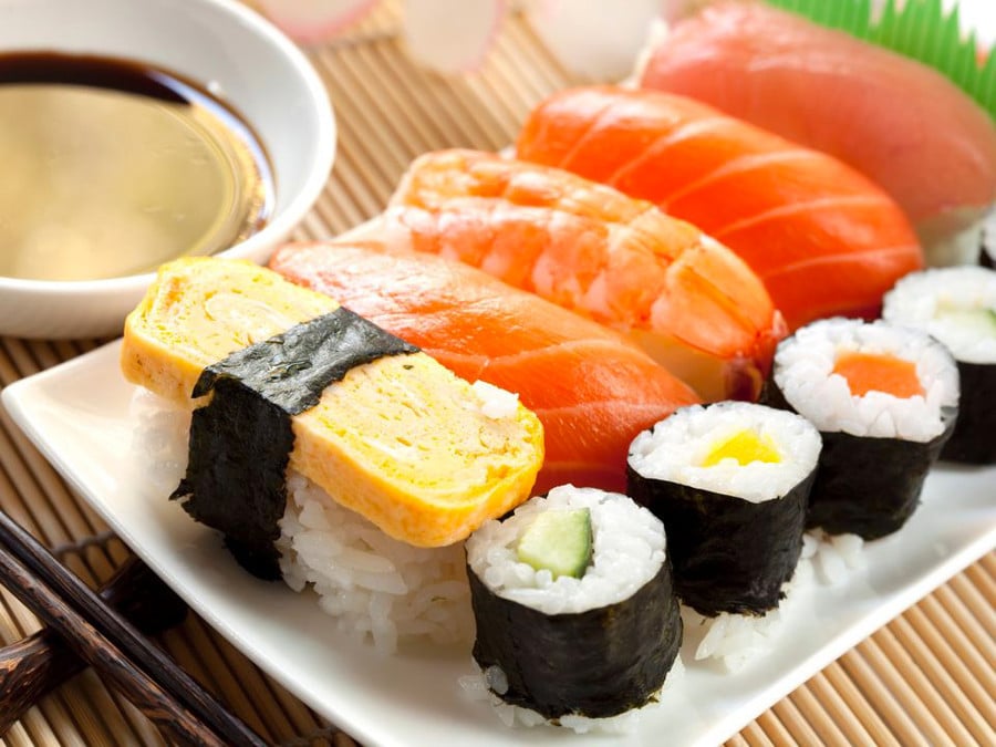 Món sushi chắc chắn sẽ khiến cho buổi hẹn hò của bạn thêm phần thú vị