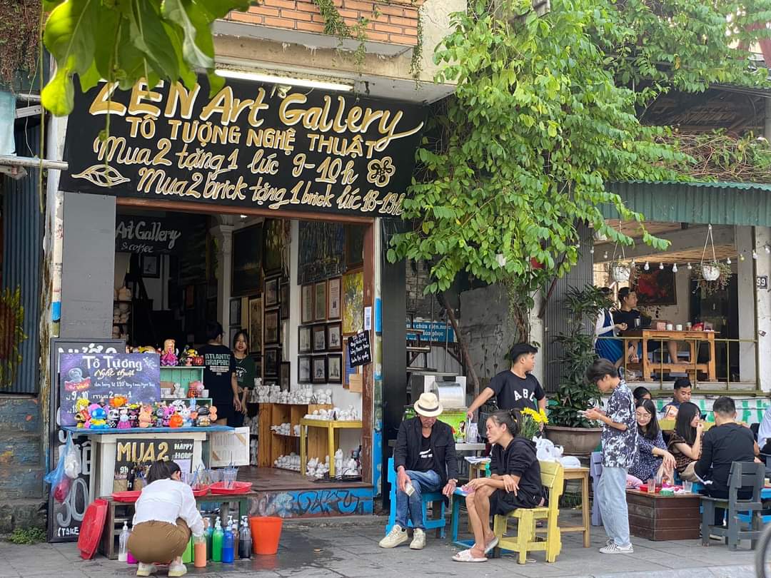 Quán Cafe là một trong những địa điểm thú vị và lãng mạn nhất cho các cặp đôi tại Hà Nội