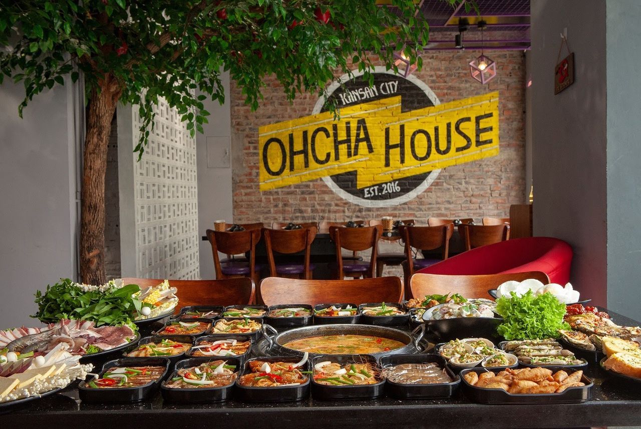 Đến với Ohcha, bạn sẽ được trải nghiệm tiệc buffet hải sản kết hợp lẩu nướng hấp dẫn