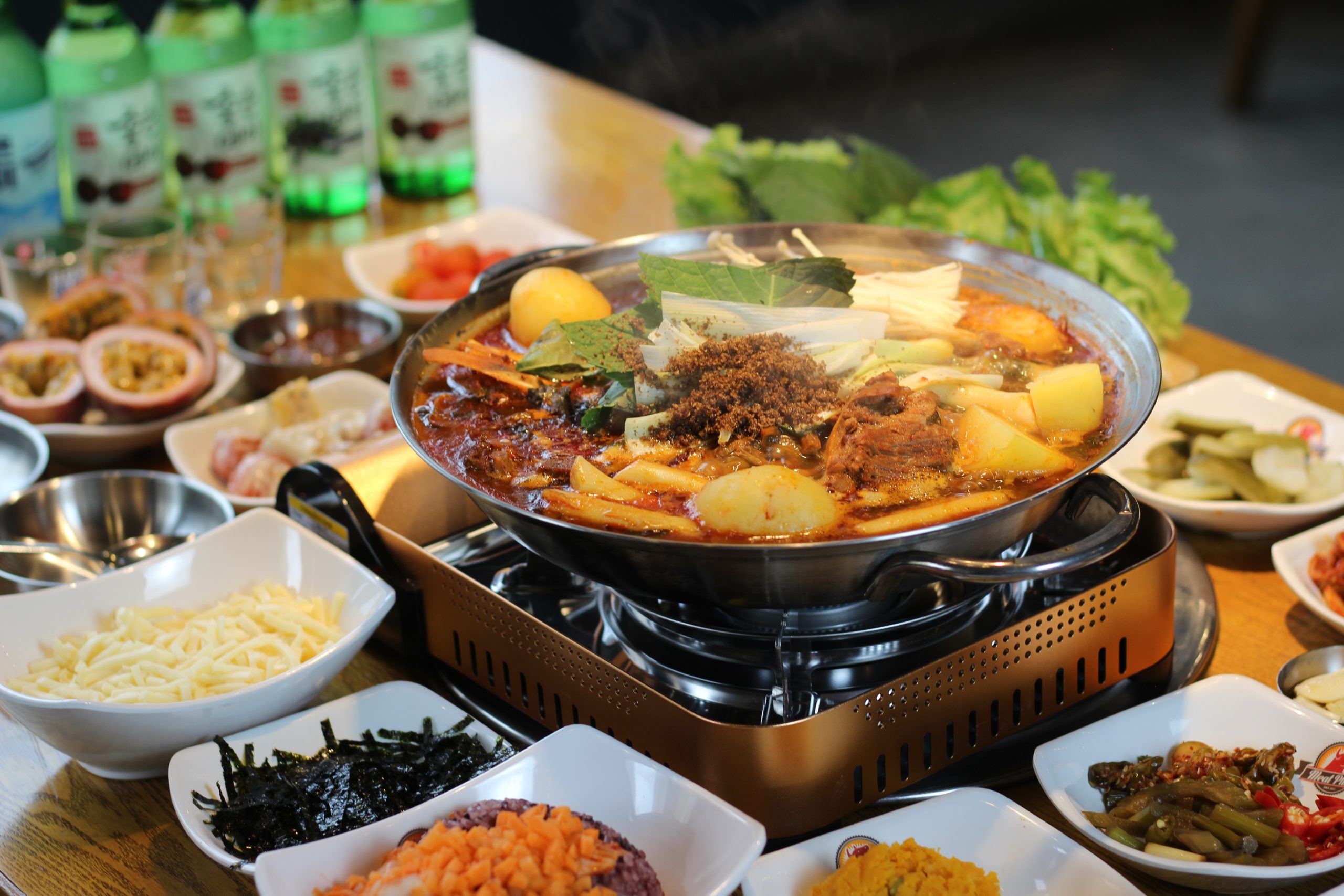 Canh xương khoai tây Hàn Quốc là món ăn giúp ấm bụng ngày lạnh.